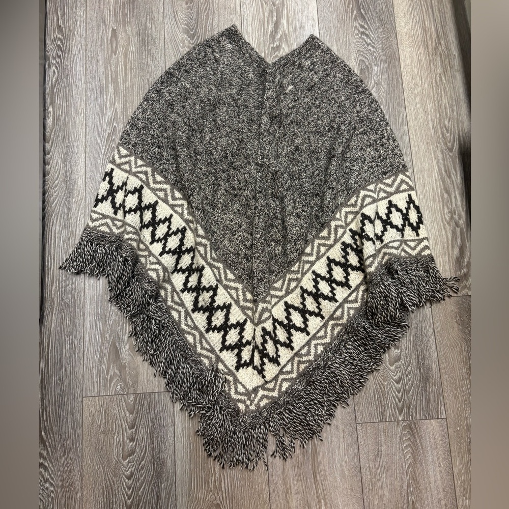 Fotrama 100% alpaca wool Gray and White Poncho